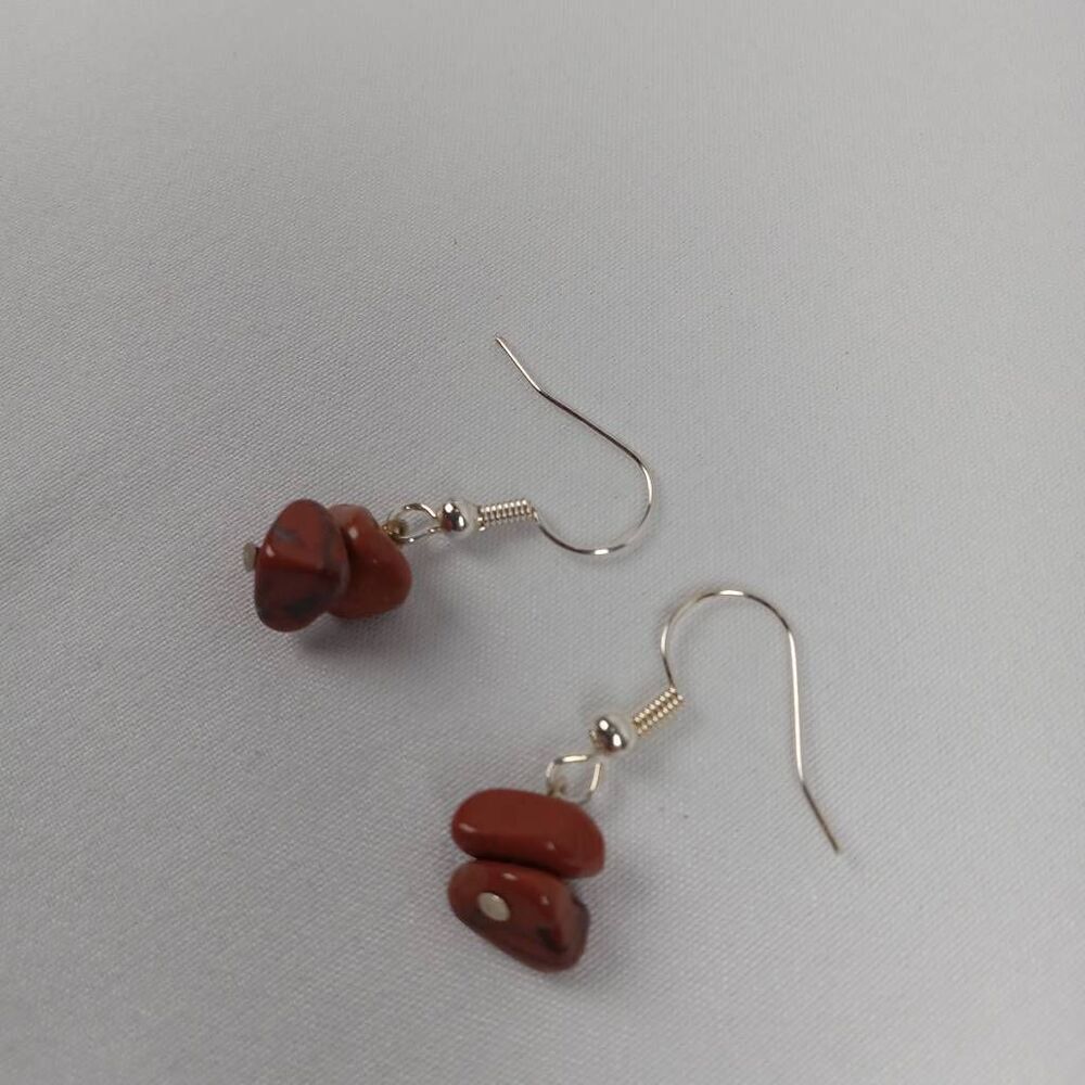 5/$25 CLEARANCE Red stone chip earrings - Picture 3 of 4